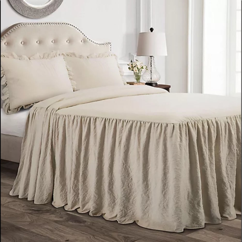 Bedspread and shams